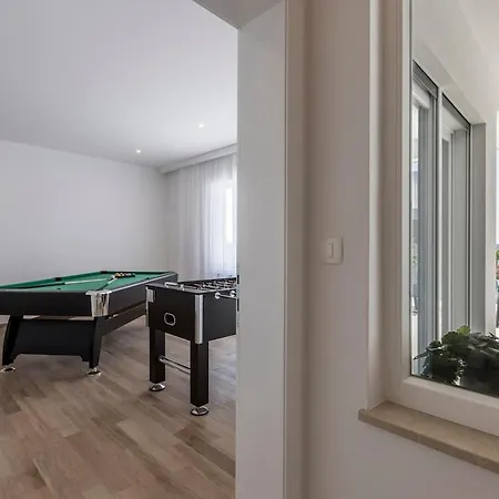 Luxury With Pool *