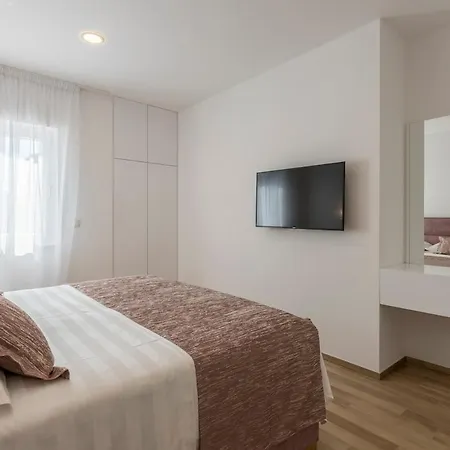 아파트 Luxury With Pool Kaštela