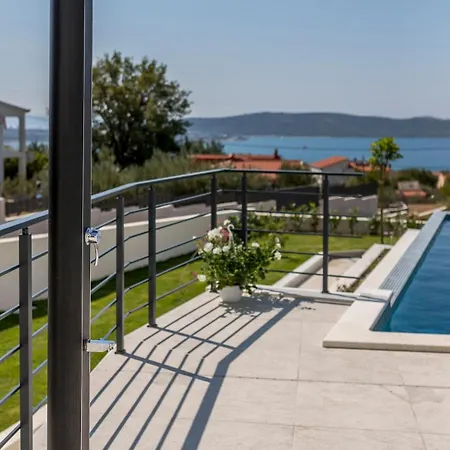 Luxury With Pool 아파트 *