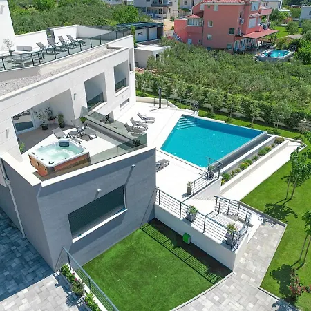 아파트 Luxury With Pool Kaštela