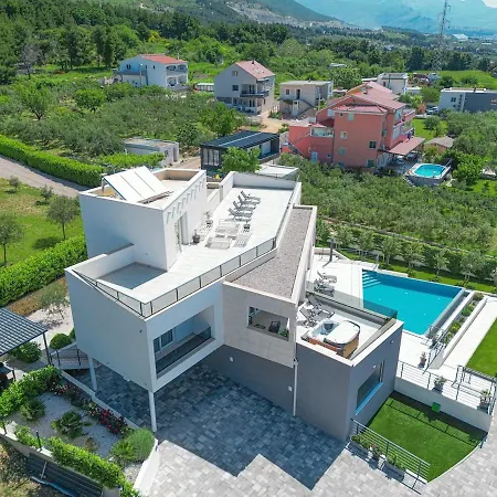 Luxury With Pool 아파트