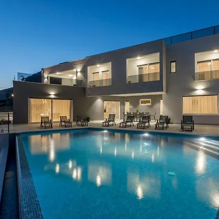 아파트 Luxury With Pool